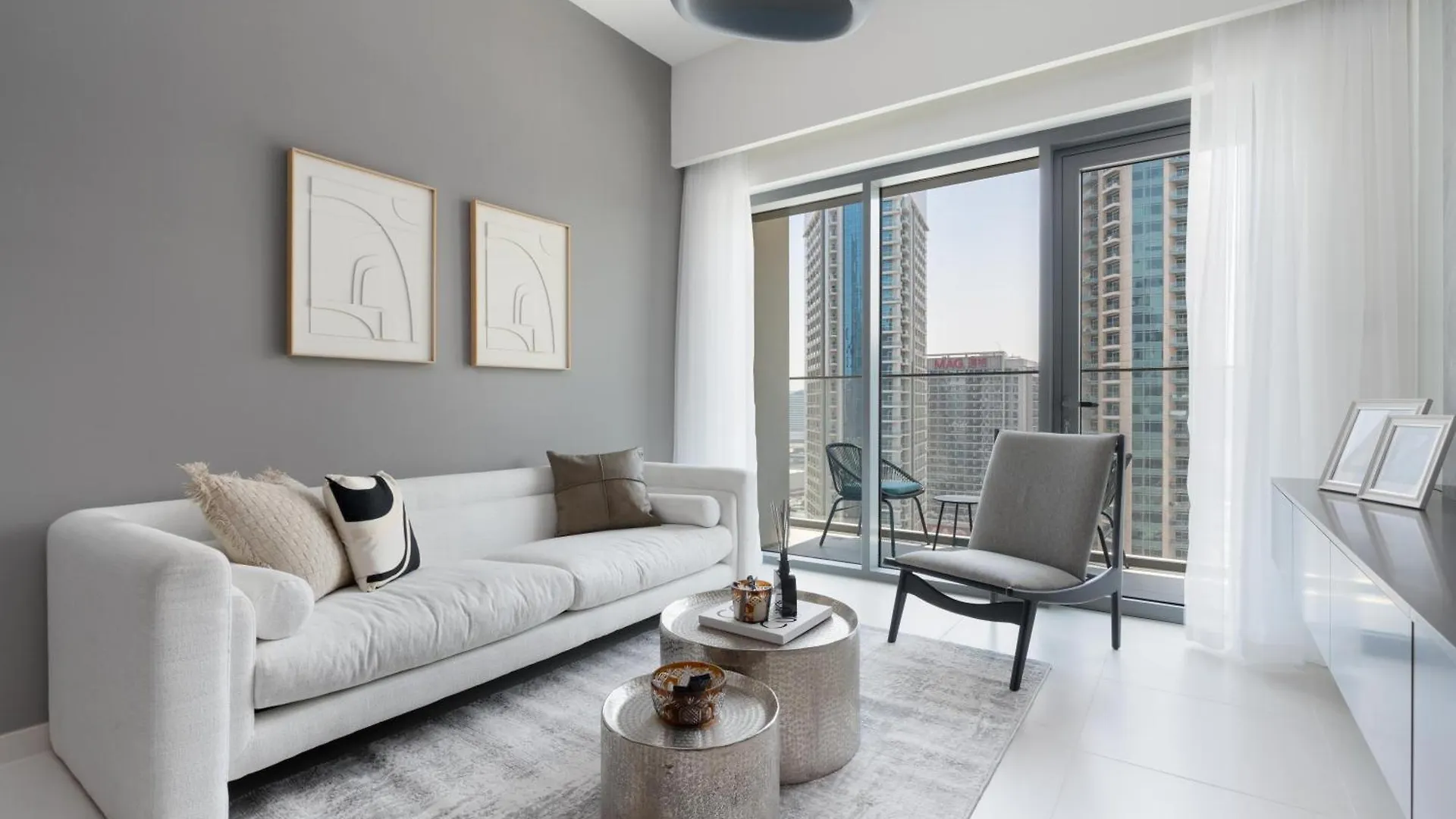 Burj Royal - Across Dubai Mall & Burj Khalifa Apartment